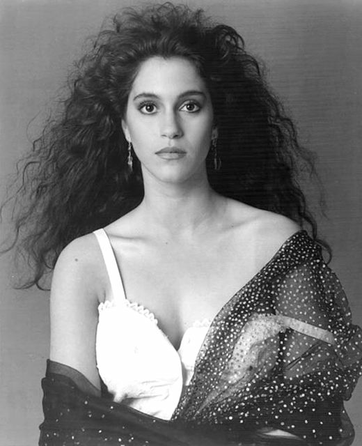 Why is Jami Gertz worth so much money?
Is Jami Gertz the richest actor in the world?
Where is Jami Gertz now?
How old was Jami Gertz in Twister?